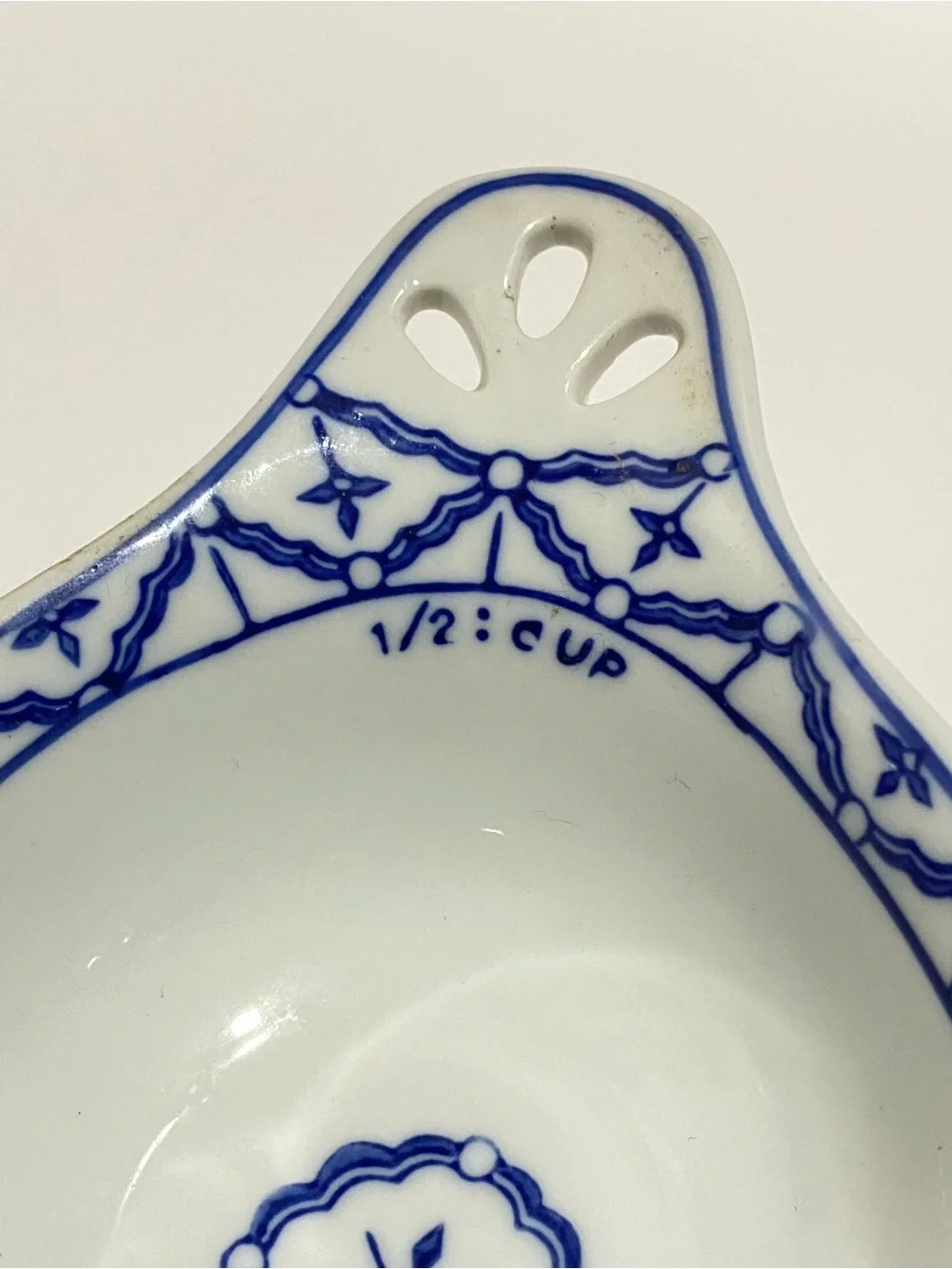 Pier 1 Blue White Porcelain Nesting Measuring Cups Handpainted Set of 4 Floral